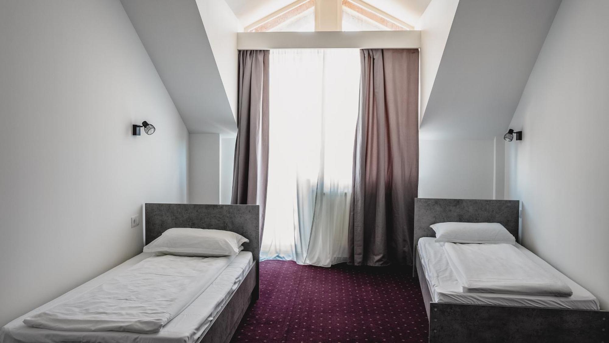 Hotel Eden Sibiu Bagian luar foto