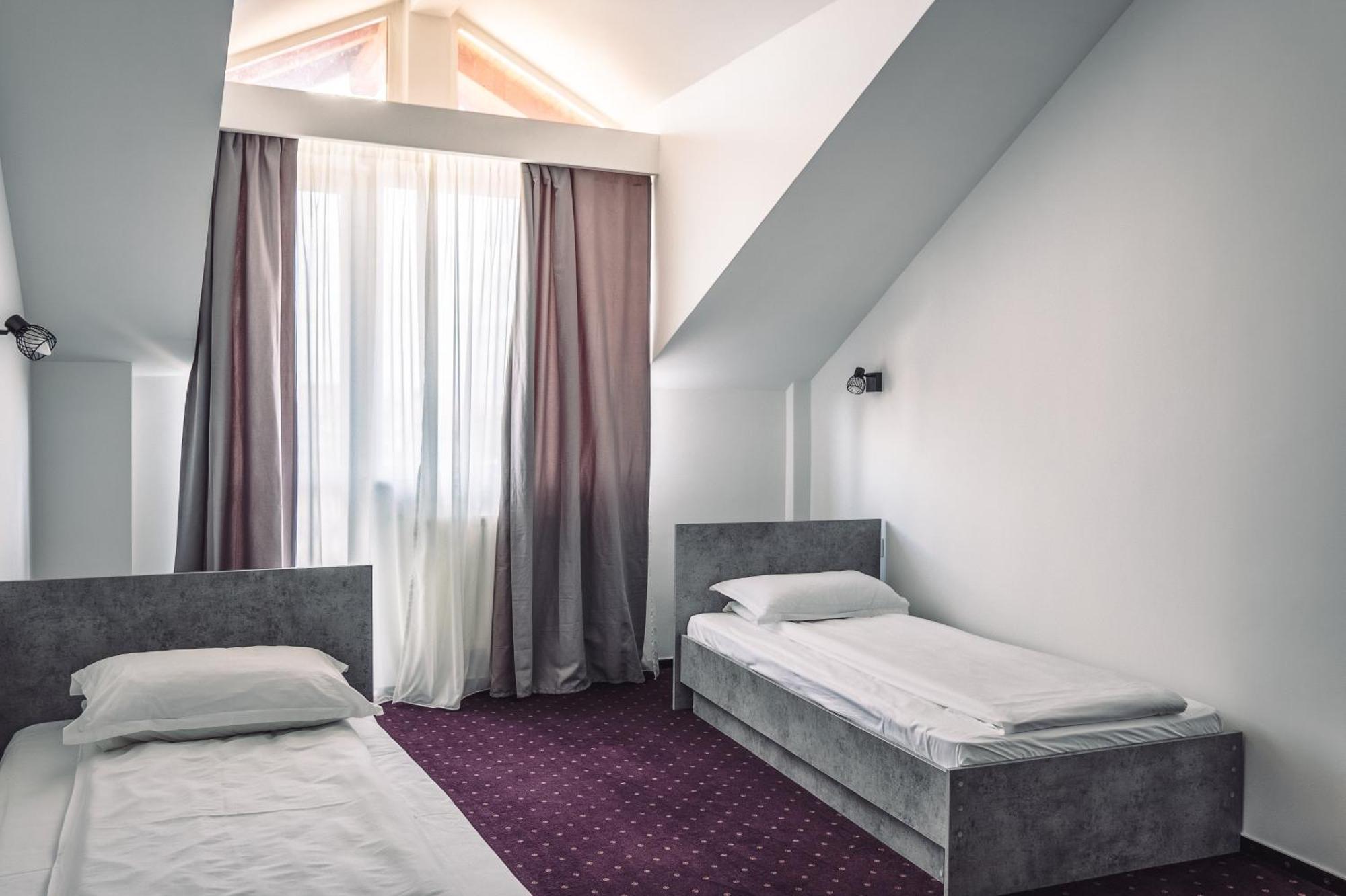 Hotel Eden Sibiu Bagian luar foto